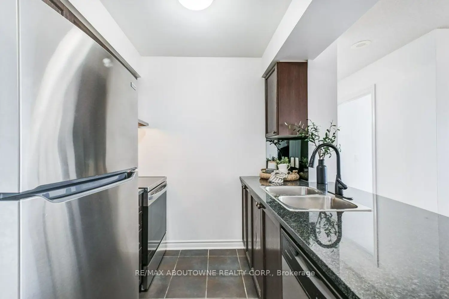 Additional image 5 of 2325 Central Park Drive 405