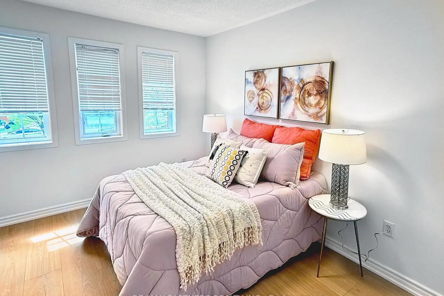 Additional image 12 of 516 Bur Oak Avenue