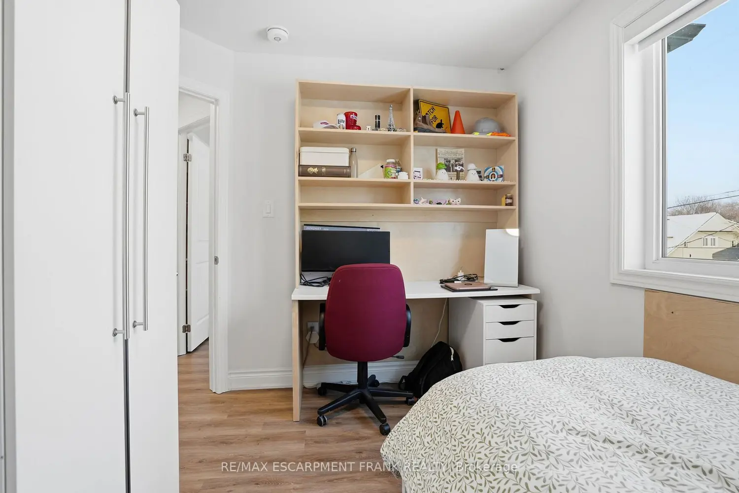 Additional image 19 of 50 Broadway Avenue