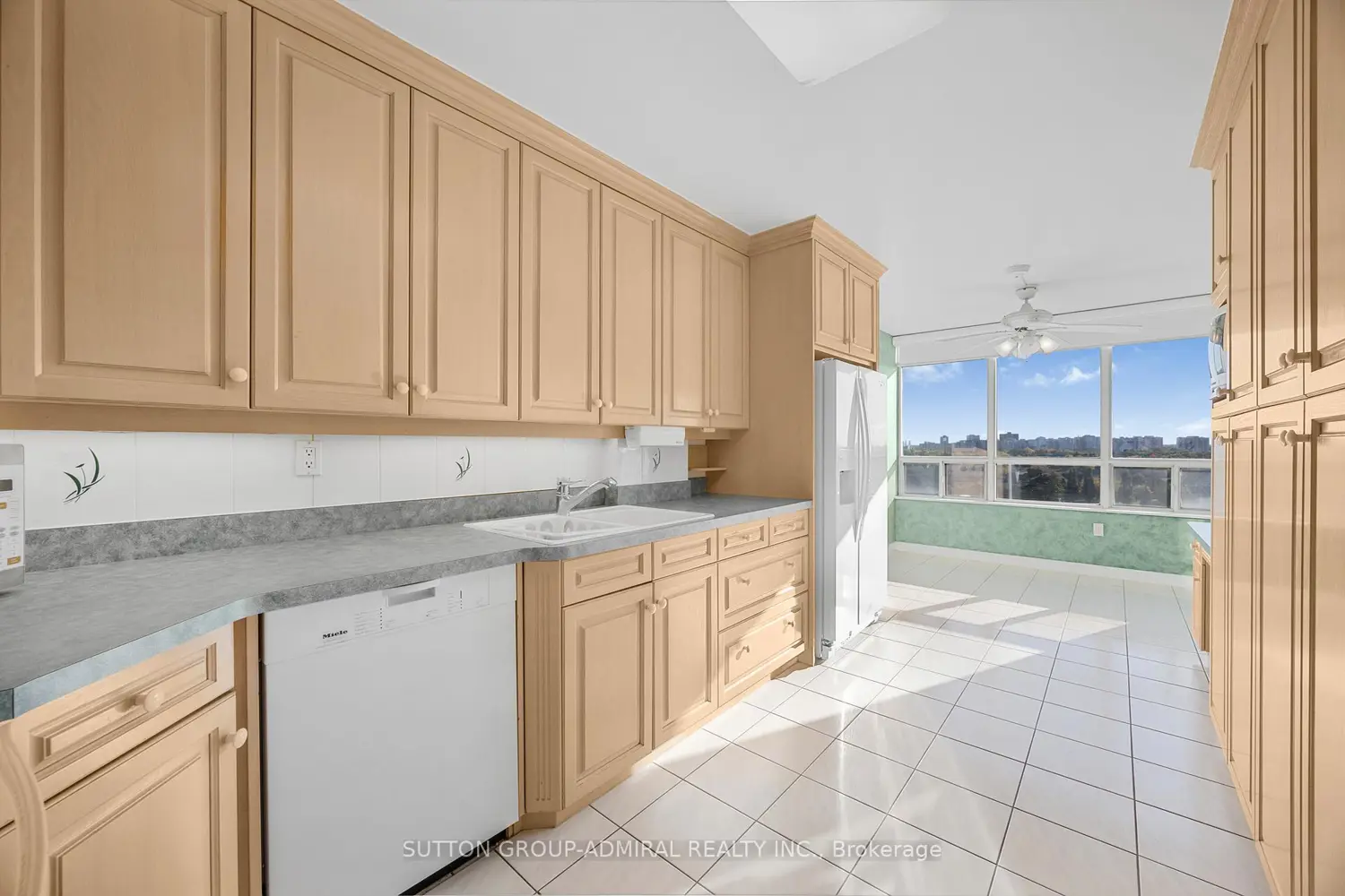 343 Clark Avenue 1402 photo 5