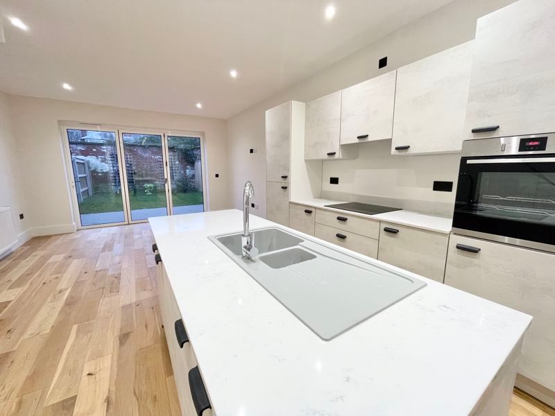 Additional image 2 of 4 bed semi-detached house to rentThe Curve, Welholme Avenue, Grimsby DN32