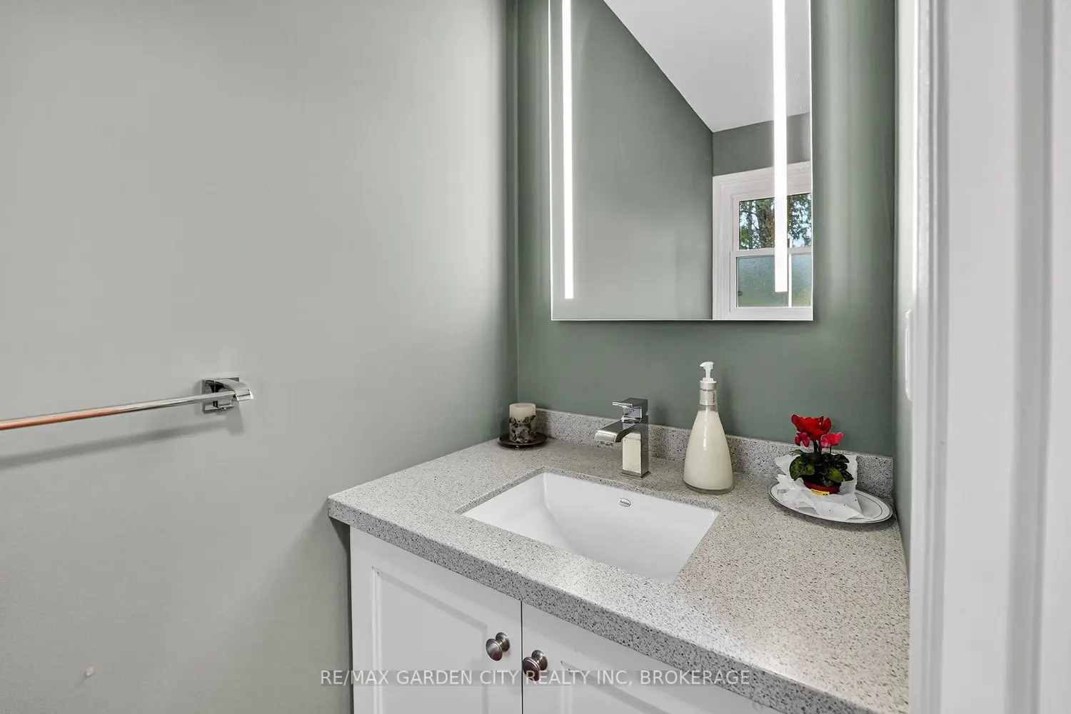 Additional image 4 of 39 Orchard Parkway