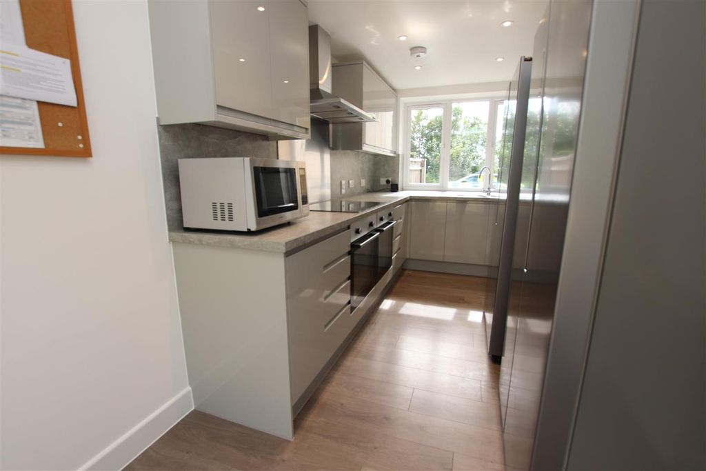 8 bed detached house to rentWhiteway Road, Bath BA2 photo 2