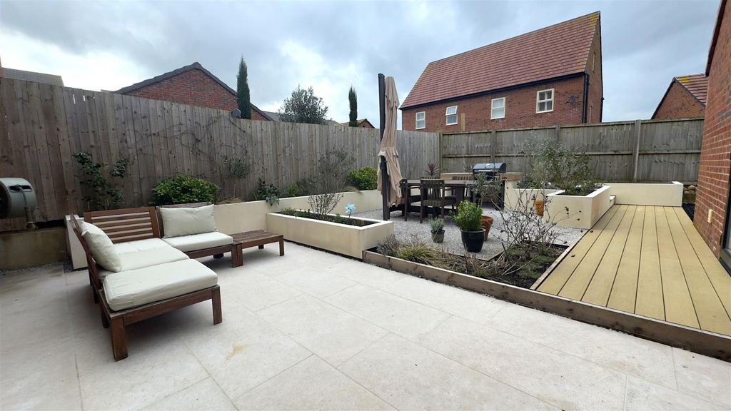 Additional image 6 of 4 bed semi-detached house to rentHughlings Close, Green Hammerton, York YO26