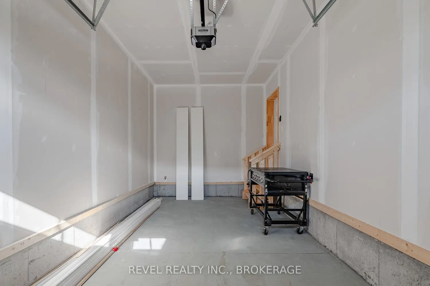 Additional image 16 of 1413 Demers Avenue