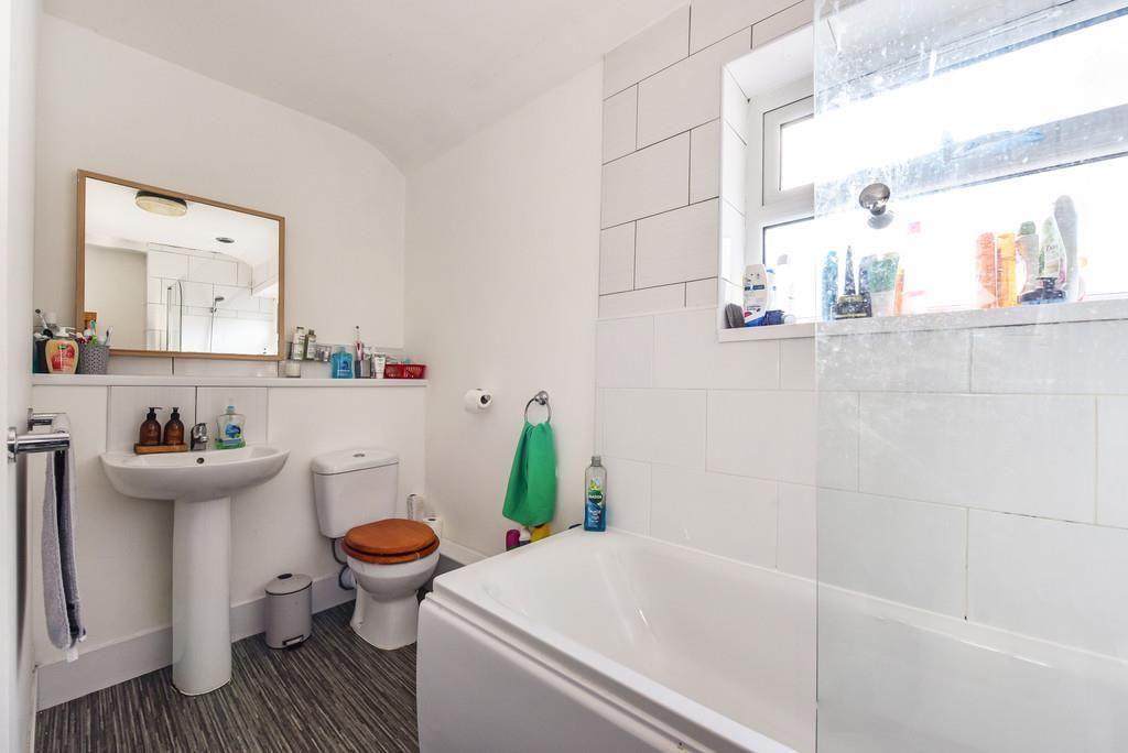 Room to rentLaura Street, Treforest, Pontypridd CF37