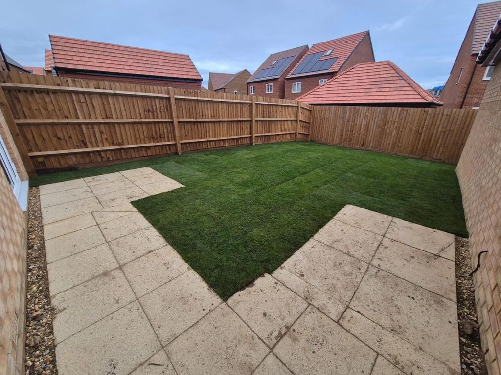 Additional image 5 of 4 bed semi-detached house to rentWeller Close, Collingtree Park, Northampton NN4