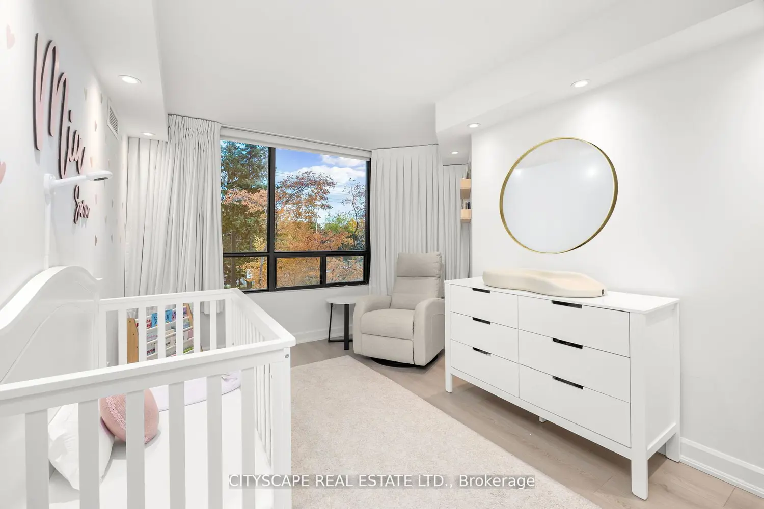 Additional image 17 of 7460 Bathurst Street 209