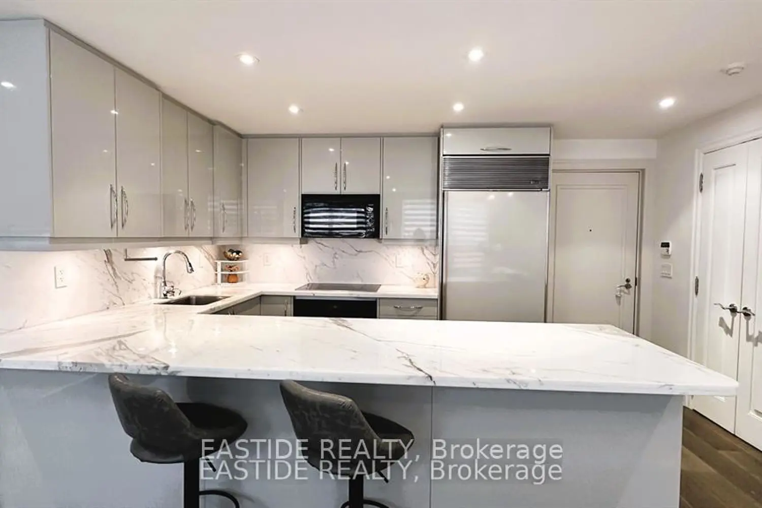 Additional image 6 of 68 Yorkville Avenue 303