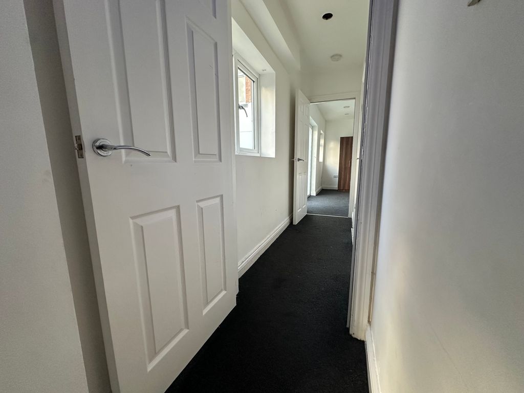 Additional image 8 of 3 bed flat to rentWestcotes Drive, Leicester LE3