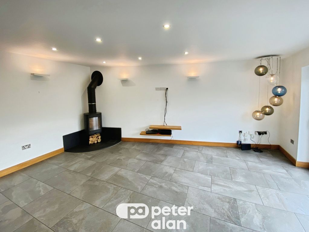 Additional image 2 of 5 bed property to rentHeol Penrhiw, Mountain Ash CF45
