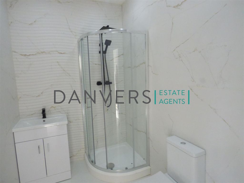 3 bed flat to rentWestern Boulevard, Leicester LE2 photo 4