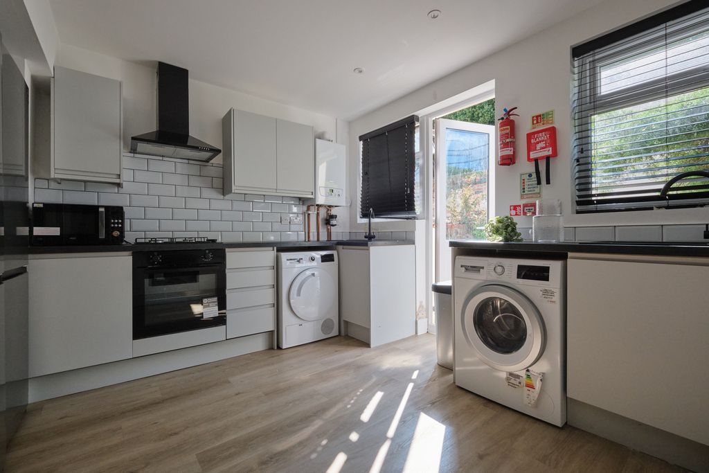 8 bed shared accommodation to rentMansel Street, Swansea SA1 photo 4