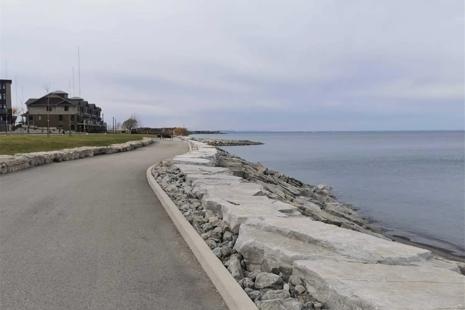 Additional image 19 of 560 North Service Road #602