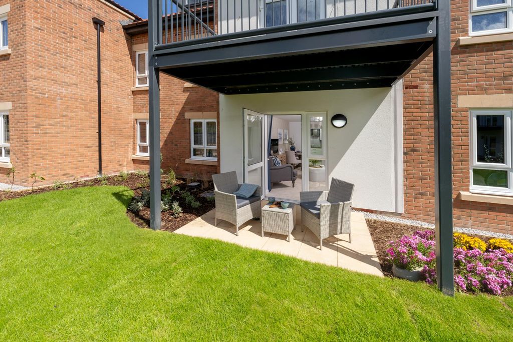 2 bed flat to rentWhitby YO21 photo 5