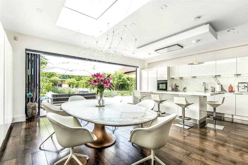 Additional image 2 of 4 bed detached house to rentNorman Avenue, Henley-On-Thames, Oxfordshire RG9