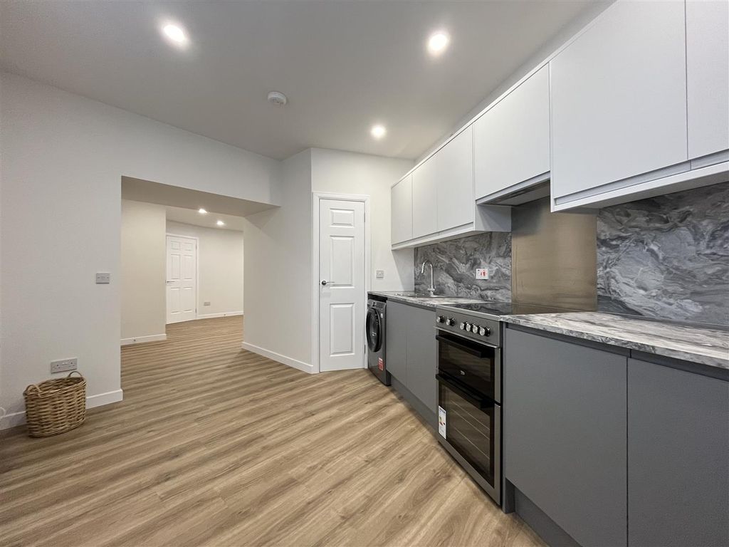 Additional image 3 of 2 bed flat to rentCharterhouse Lane, Perth PH2
