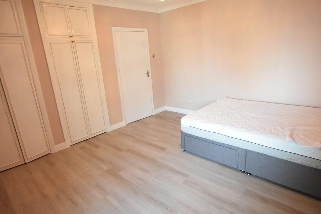 Additional image 8 of Buckingham Mansions, Bath Road