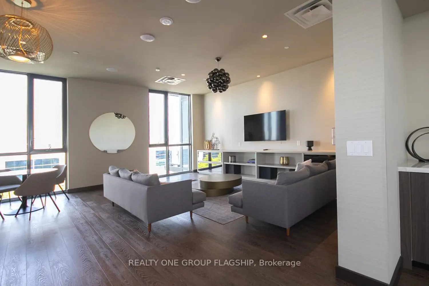 Additional image 18 of 38 Honeycrisp Crescent 308E