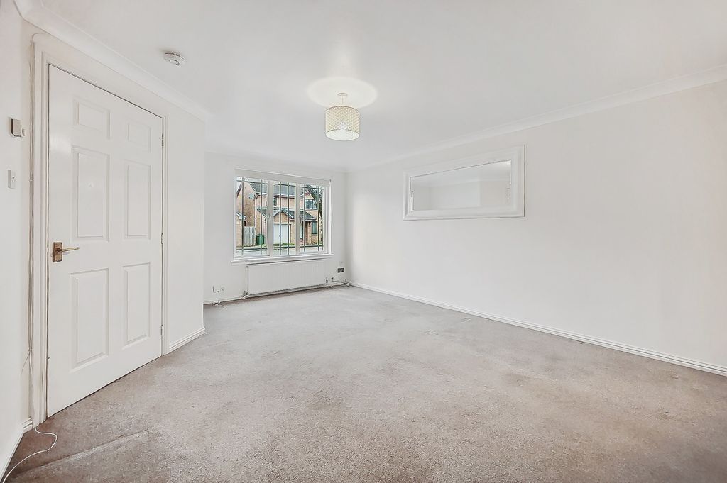 Additional image 3 of 3 bed semi-detached house to rentBrent Road, Glasgow, Glasgow G46