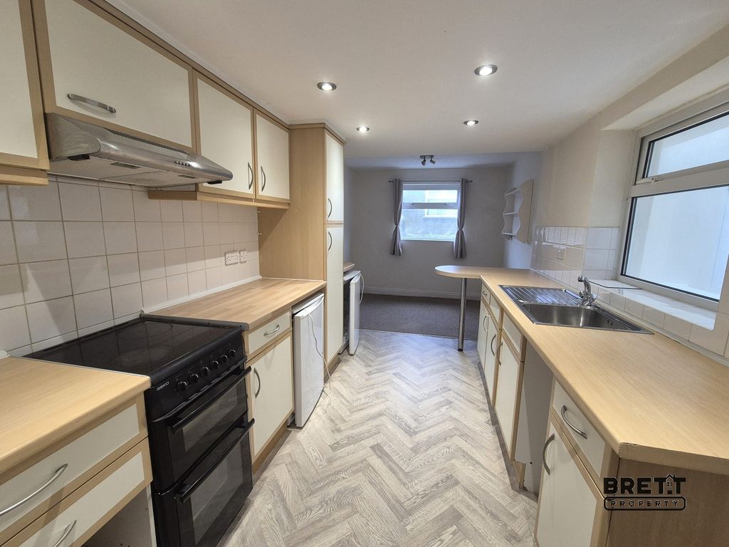 Additional image 2 of 3 bed terraced house to rent47 Dewsland Street, Milford Haven SA73