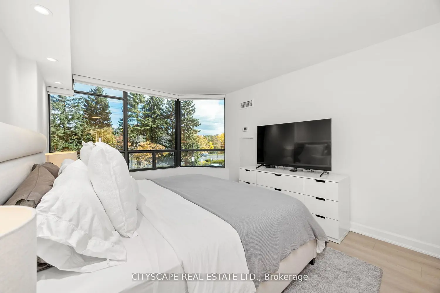 Additional image 13 of 7460 Bathurst Street 209