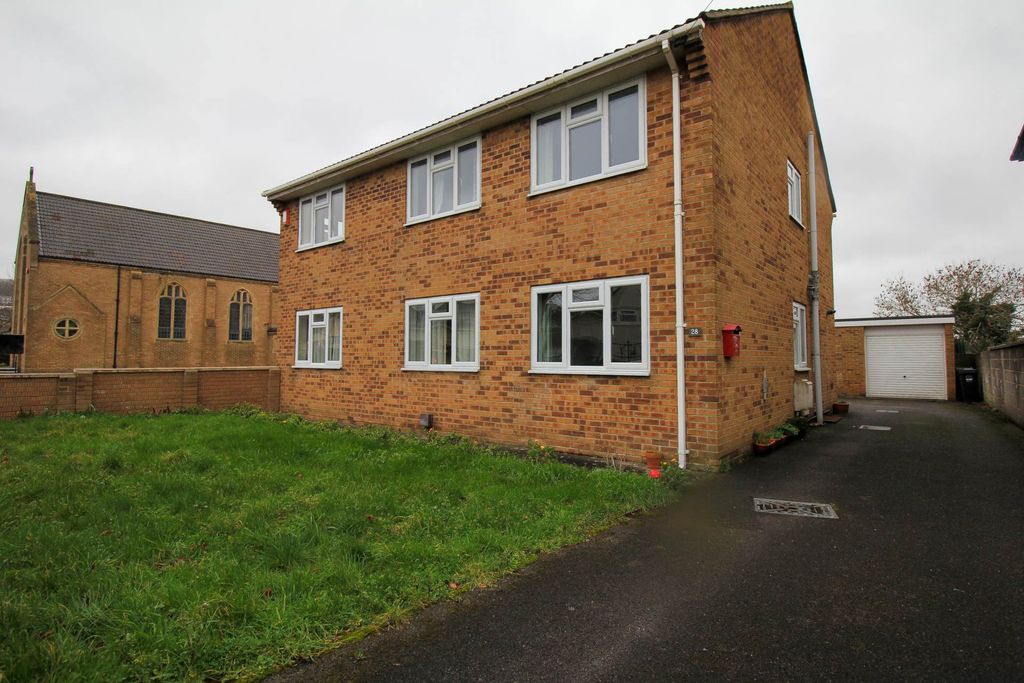 5 bed semi-detached house to rentBaytree Road, Weston-Super-Mare BS22