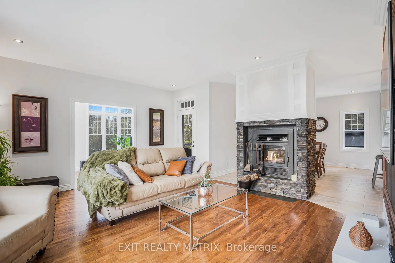 Additional image 10 of 64 Radstock Lane 5