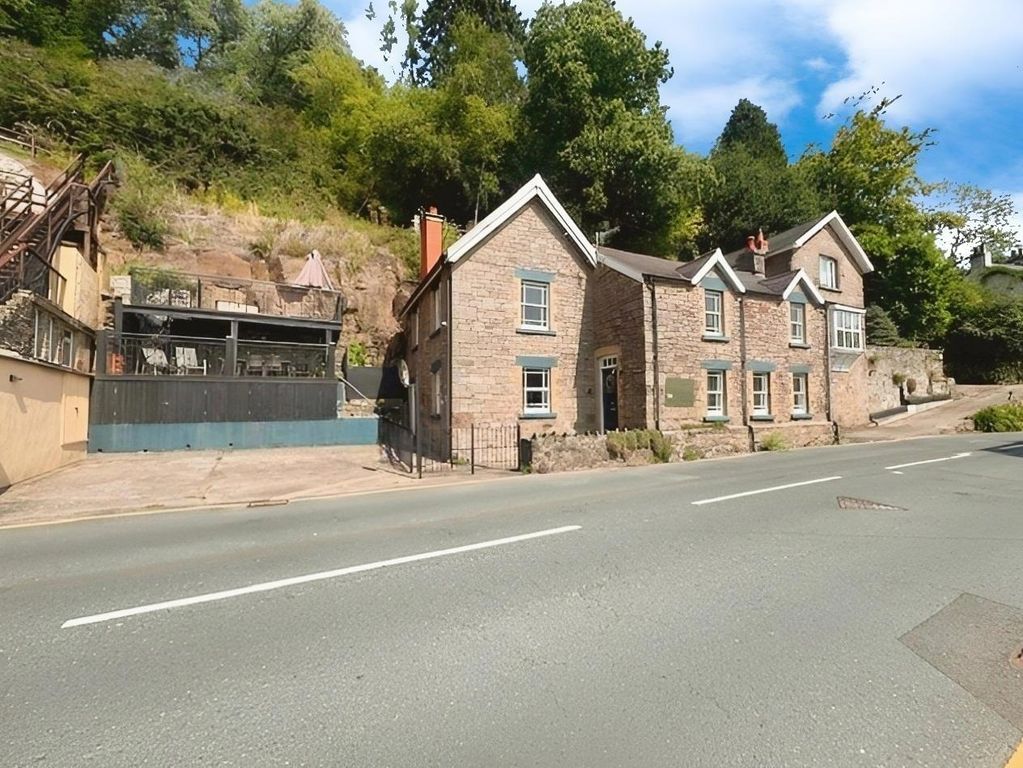 3 bed property to rentChepstow NP16 photo 2