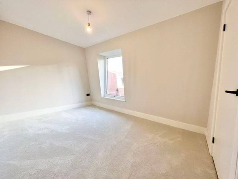 Additional image 11 of 4 bed semi-detached house to rentThe Curve, Welholme Avenue, Grimsby DN32