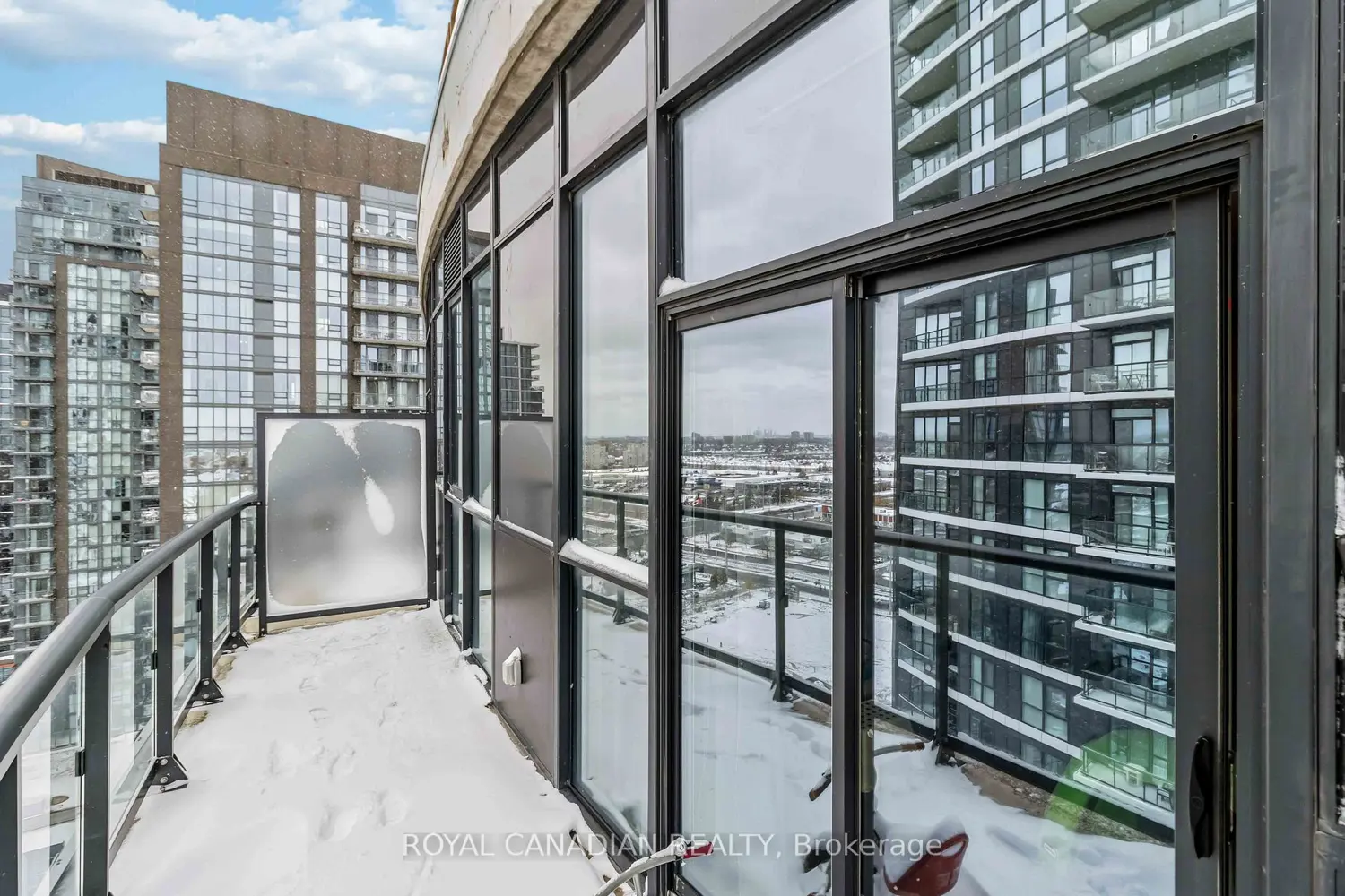 Additional image 14 of 65 Watergarden Drive 1501