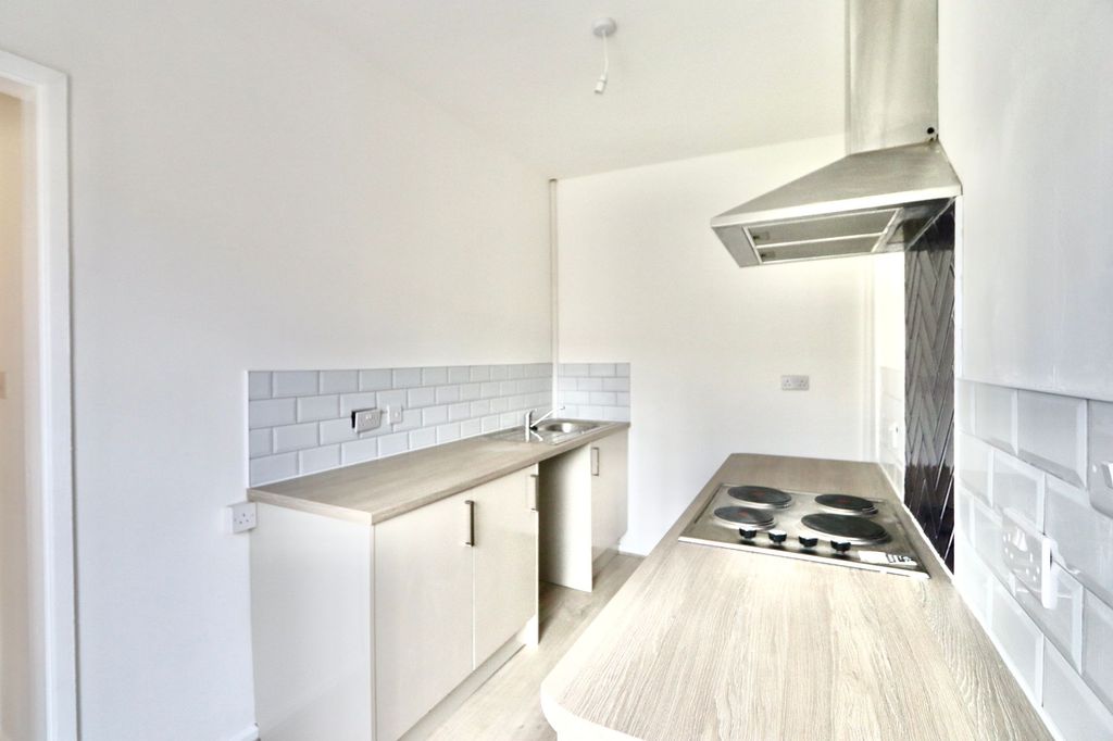 Additional image 3 of 1 bed flat to rentFlat 4, 50 High Street, Fleur-De-Lis, Blackwood NP12