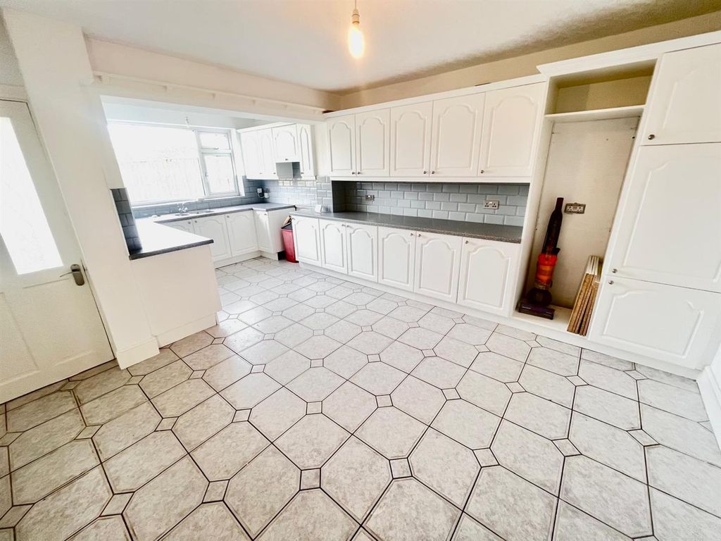 Additional image 2 of 4 bed detached house to rentStation Road, North Thoresby, Grimsby DN36