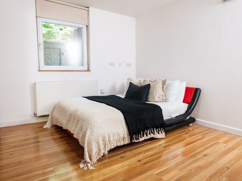 Apt 1C, 19 Regent Park Terrace #239087 LS6, Room to rent