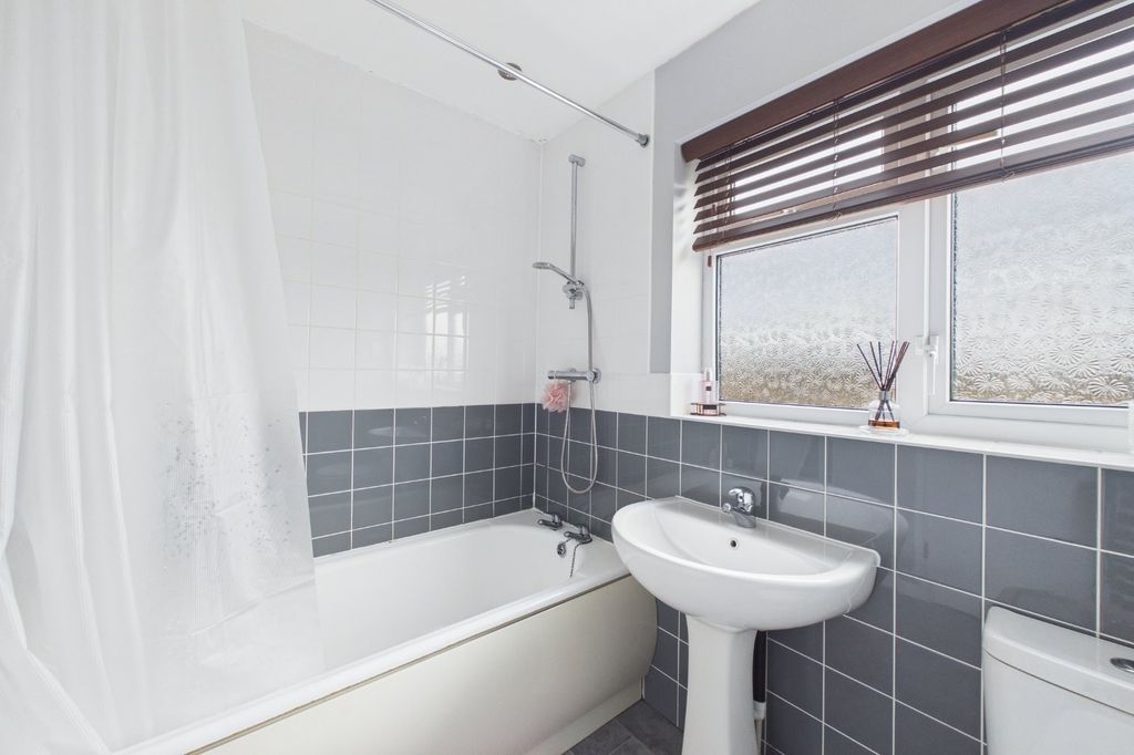 Additional image 15 of 3 bed semi-detached house to rentDavin Crescent, Pill, Bristol BS20