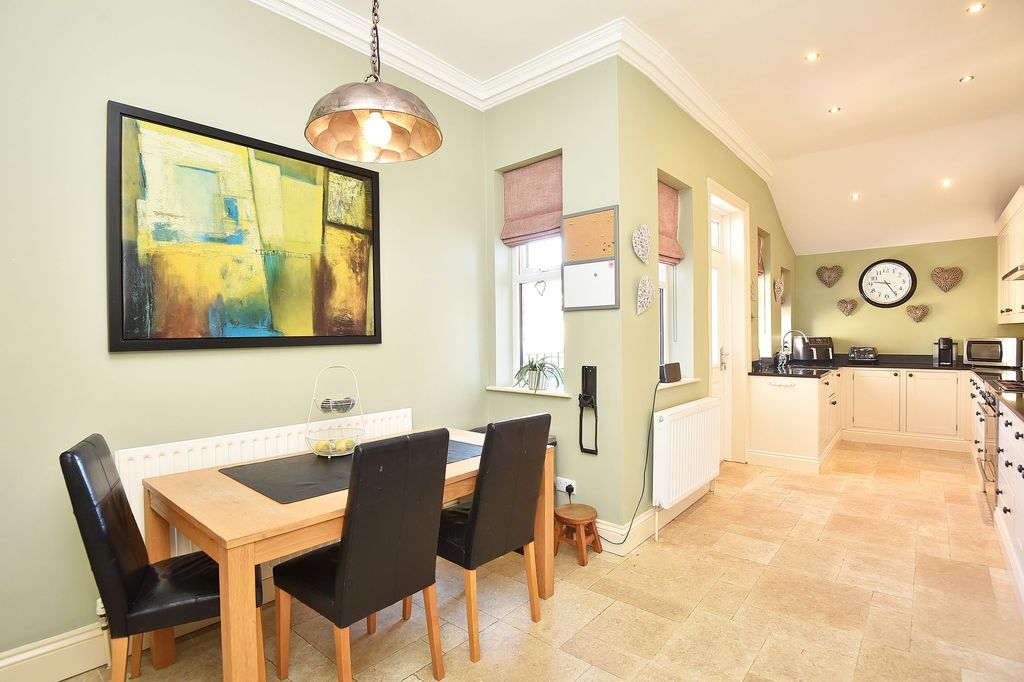 Additional image 8 of 5 bed property to rentWest End Avenue, Harrogate HG2