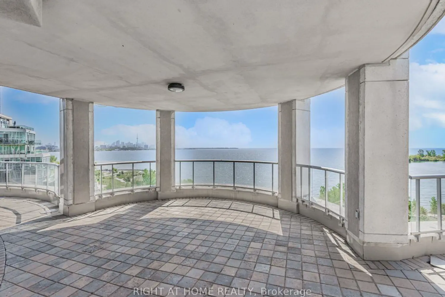 Additional image 18 of 2095 Lake Shore Boulevard Lph19