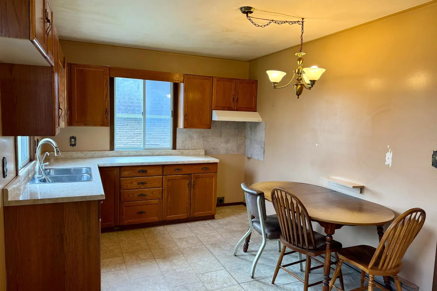 Additional image 11 of 1030 Yonge Street