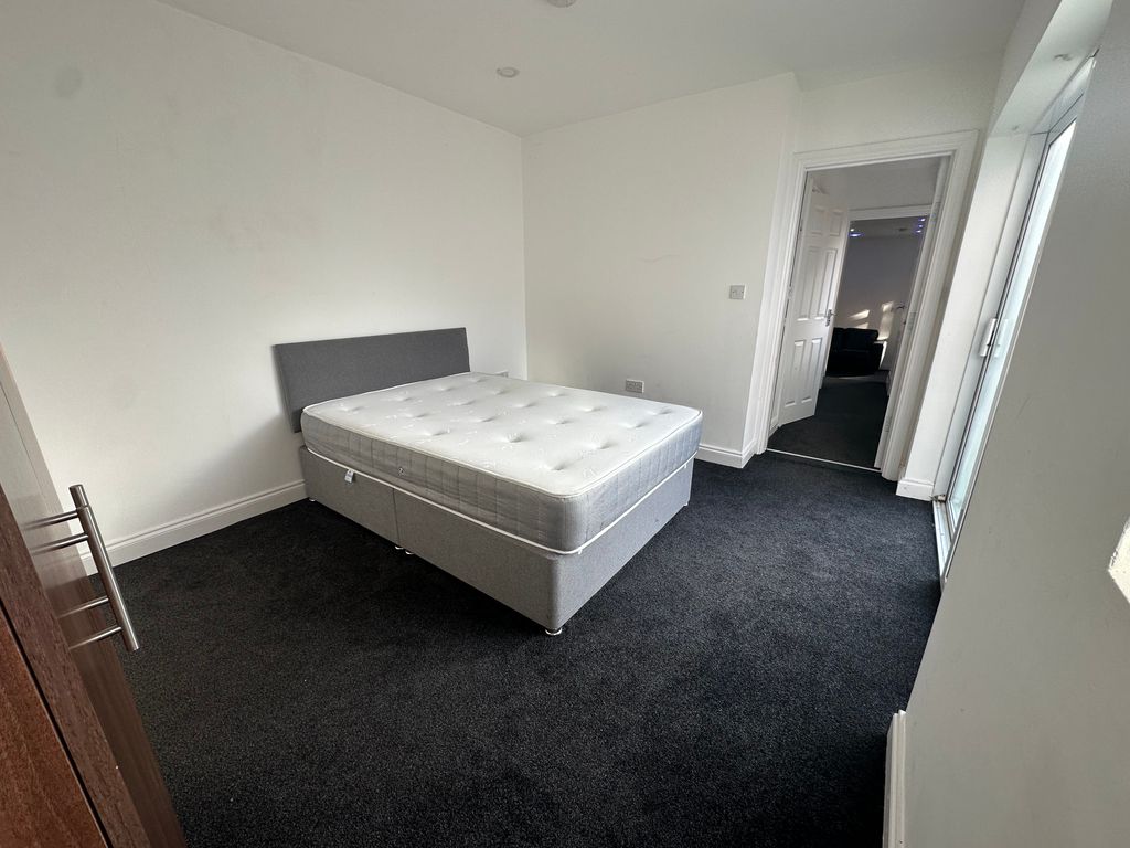 Additional image 6 of 3 bed flat to rentWestcotes Drive, Leicester LE3