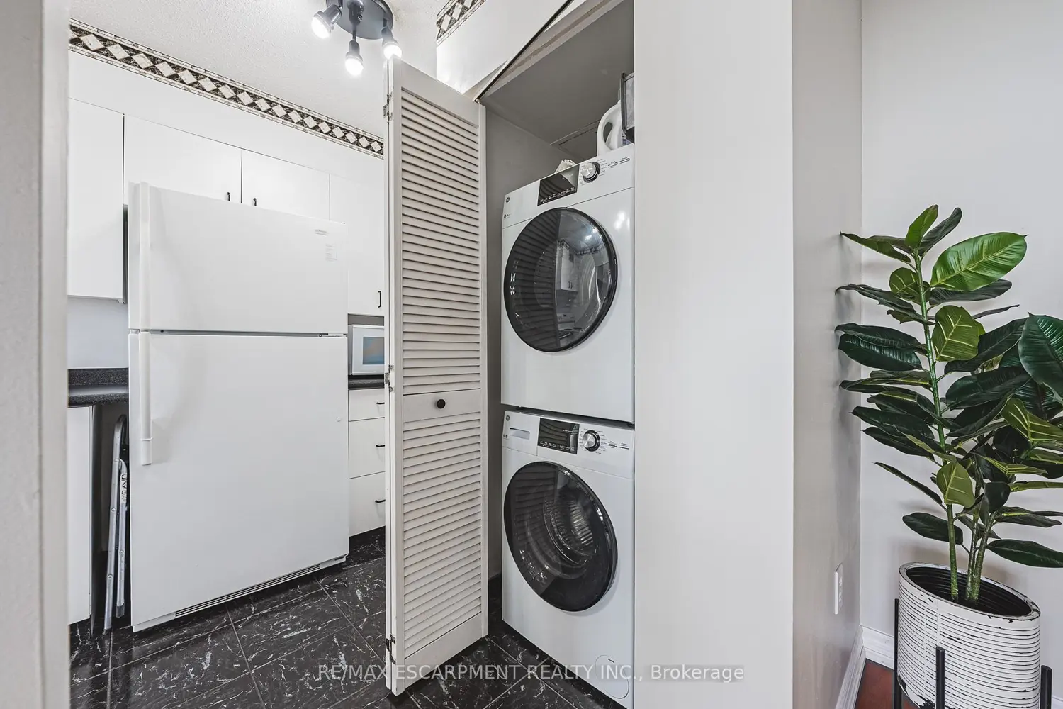 Additional image 3 of 2055 Upper Middle Road 1206