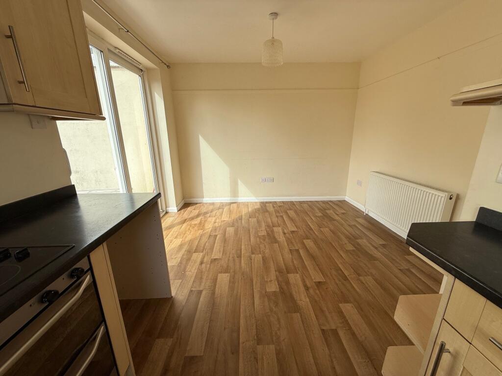 Additional image 3 of St. Michaels Avenue, Yeovil, Somerset, BA21 4NA