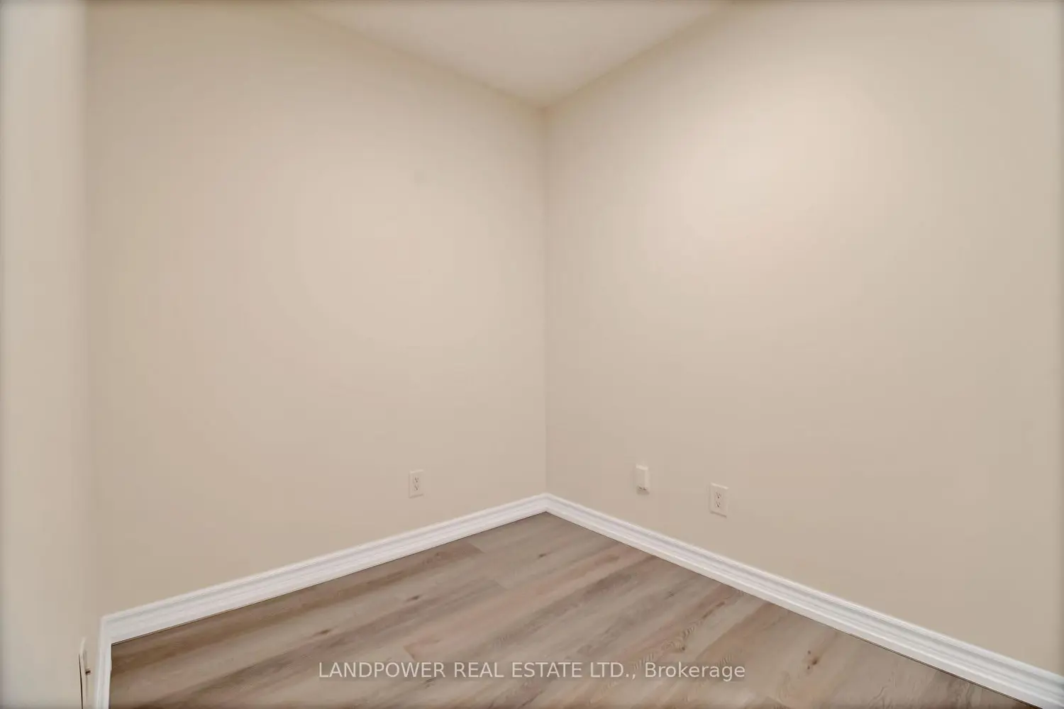Additional image 4 of 761 Bay Street 1810