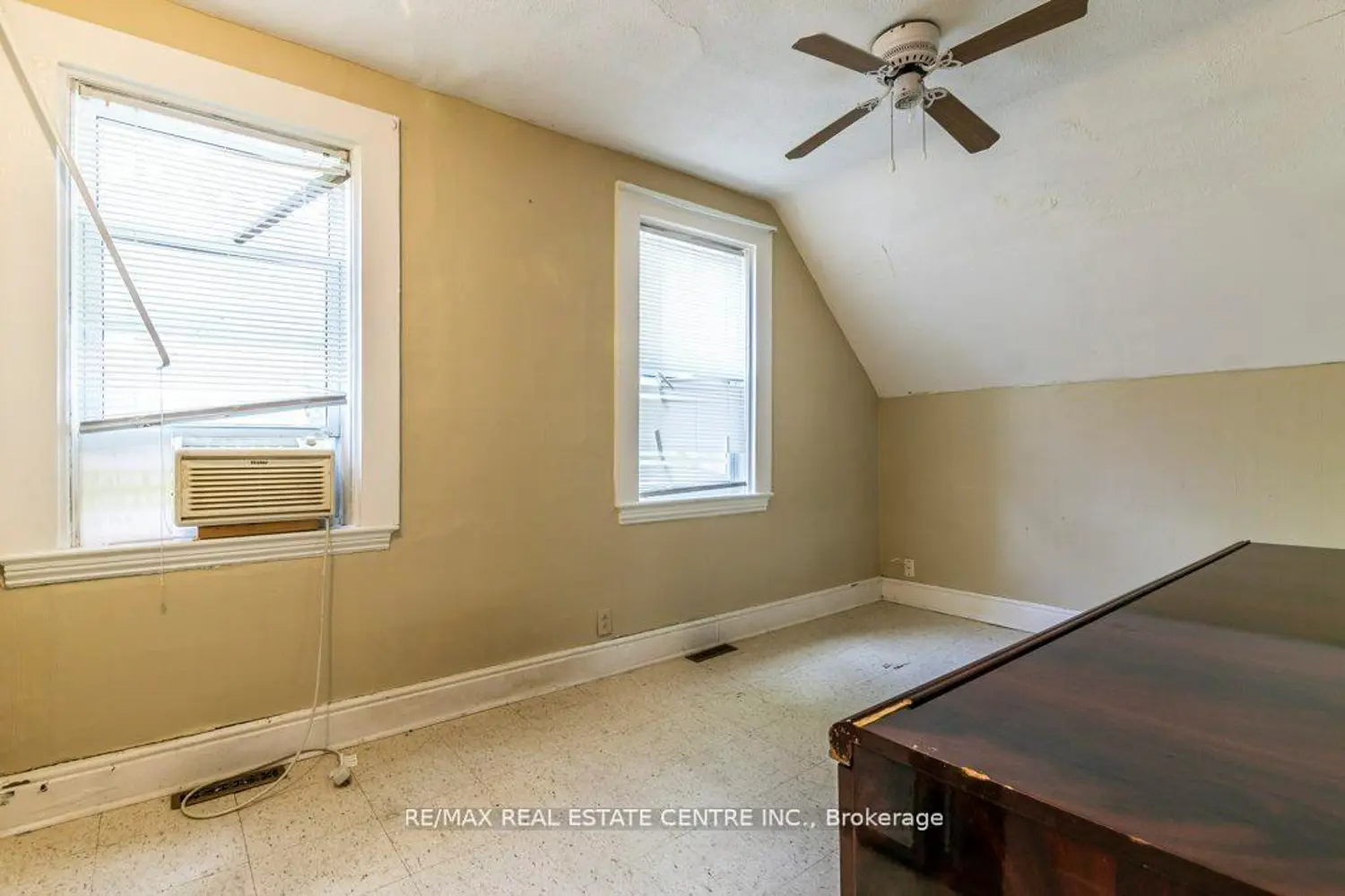 Additional image 11 of 215-217 Queen Street