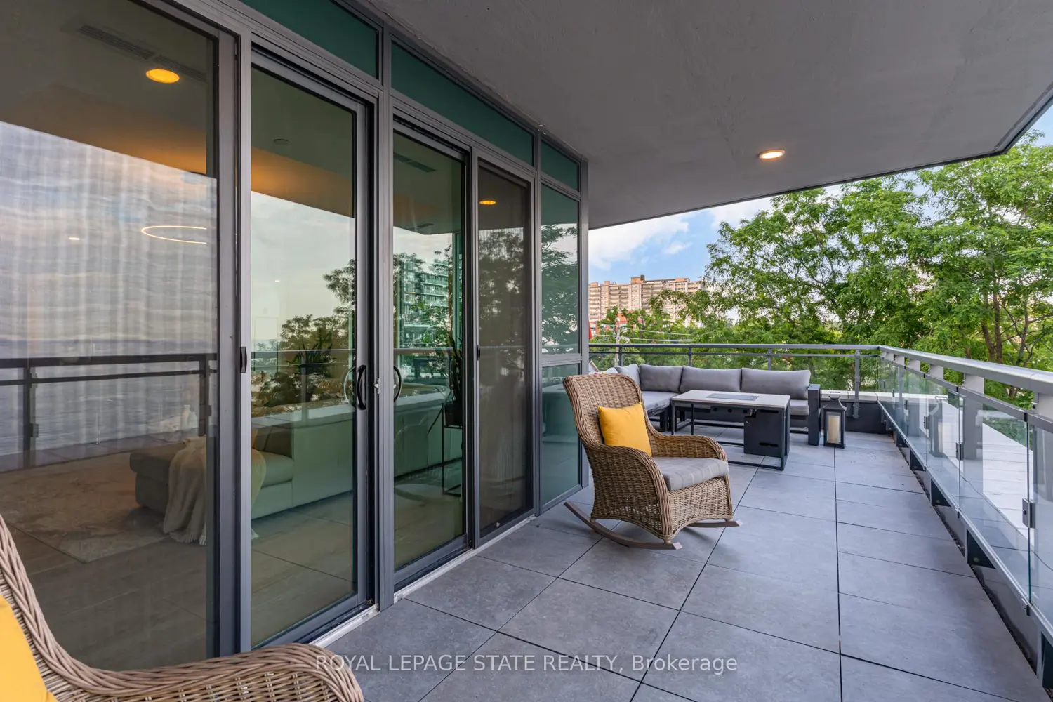 Additional image 15 of 2060 Lakeshore Road 308