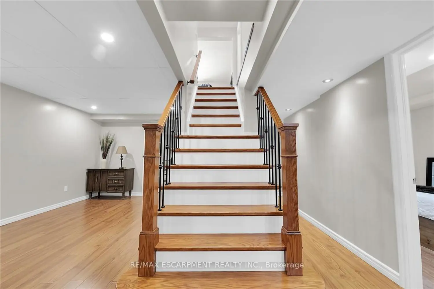 Additional image 10 of 1866 Thompson Road