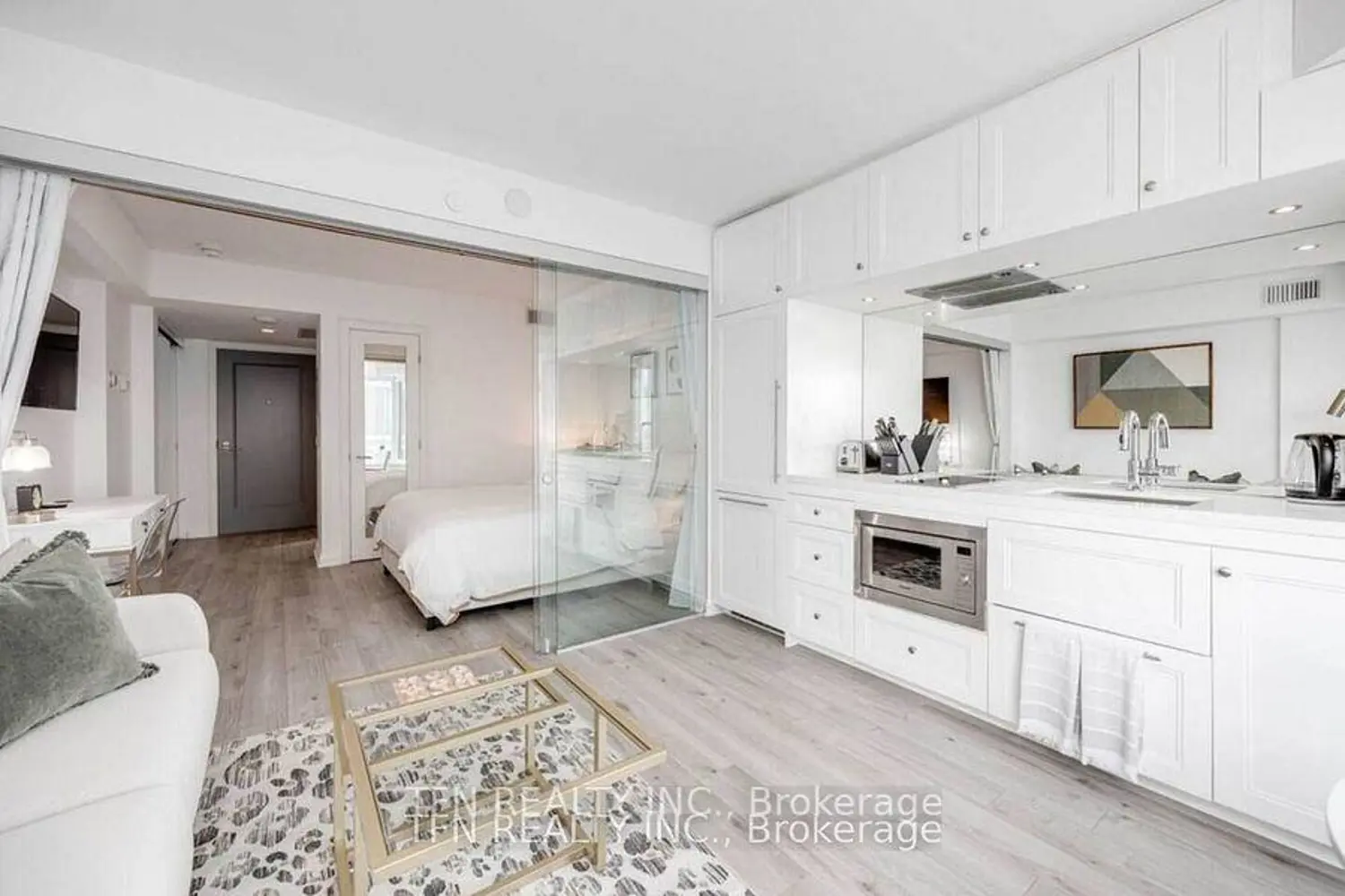 Additional image 16 of 155 Yorkville Avenue 2910