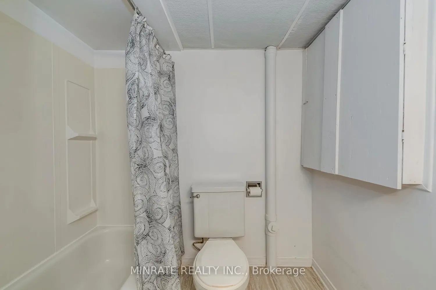 Additional image 16 of 1548 Newlands Crescent 14