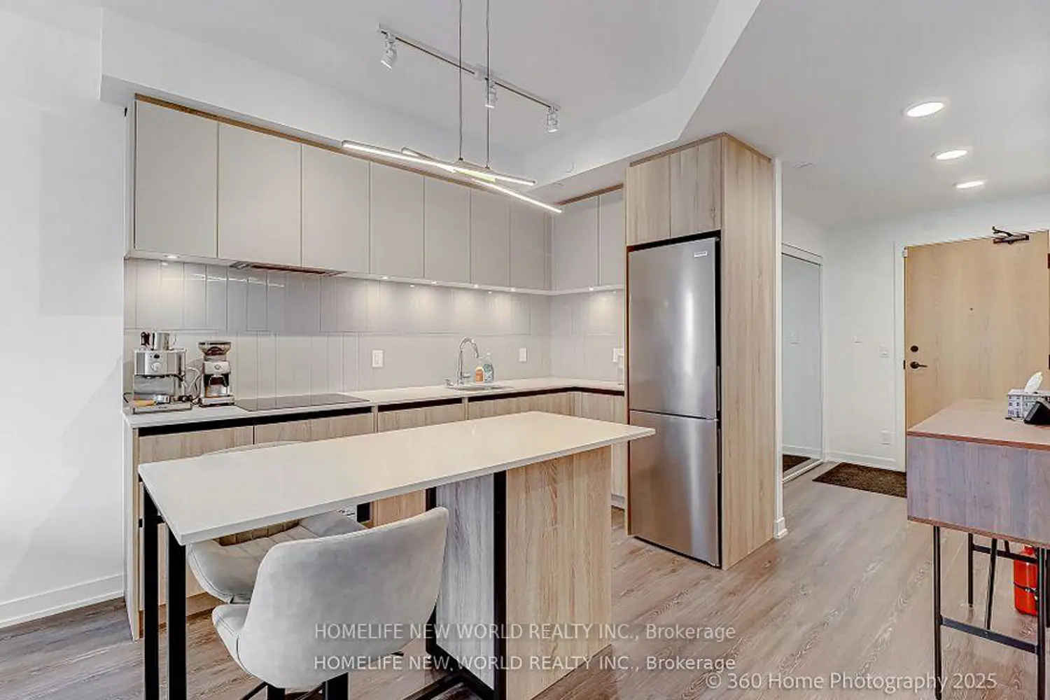 Additional image 8 of 7950 Bathurst Street 902