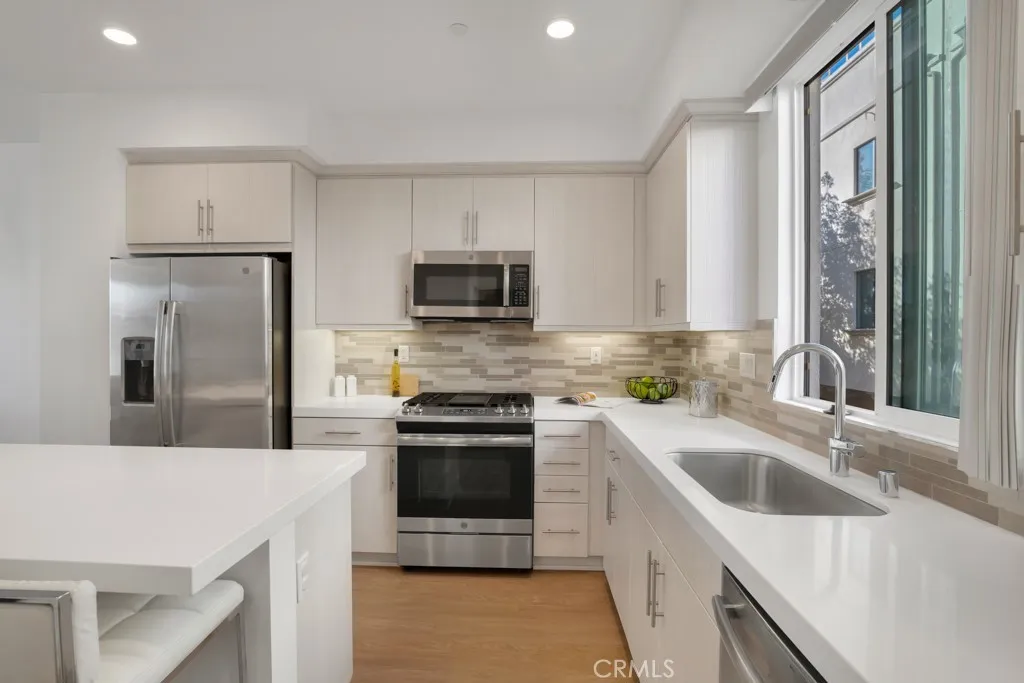 Additional image 8 of 10832 W Riverton Court, North Hollywood, CA 91602