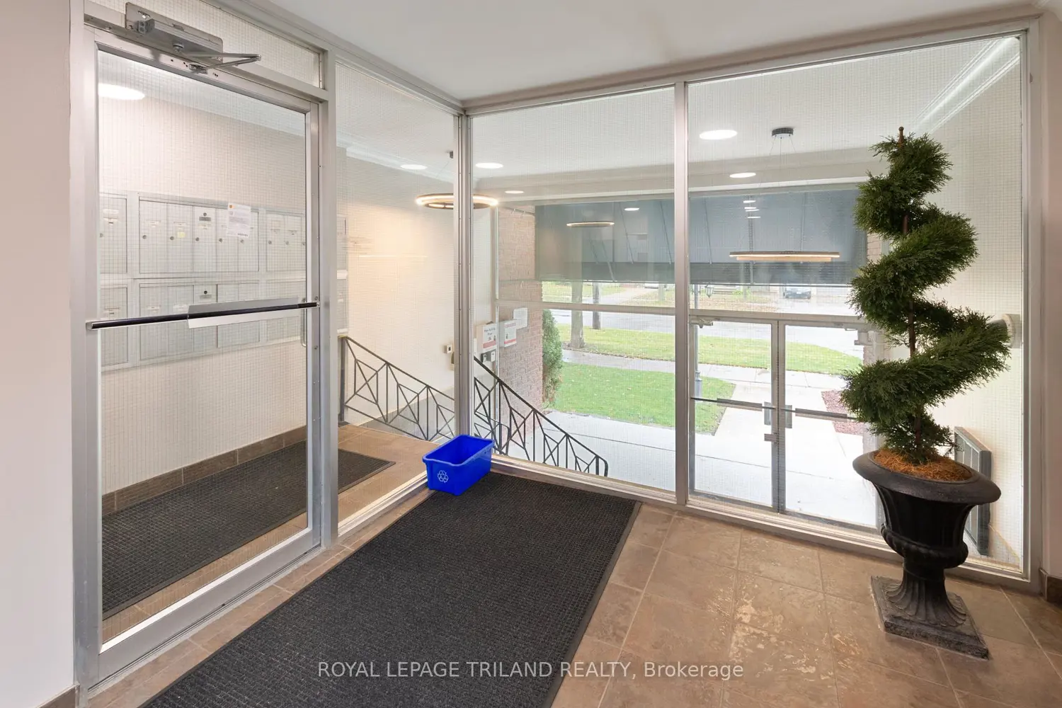 Additional image 4 of 570 William Street 404